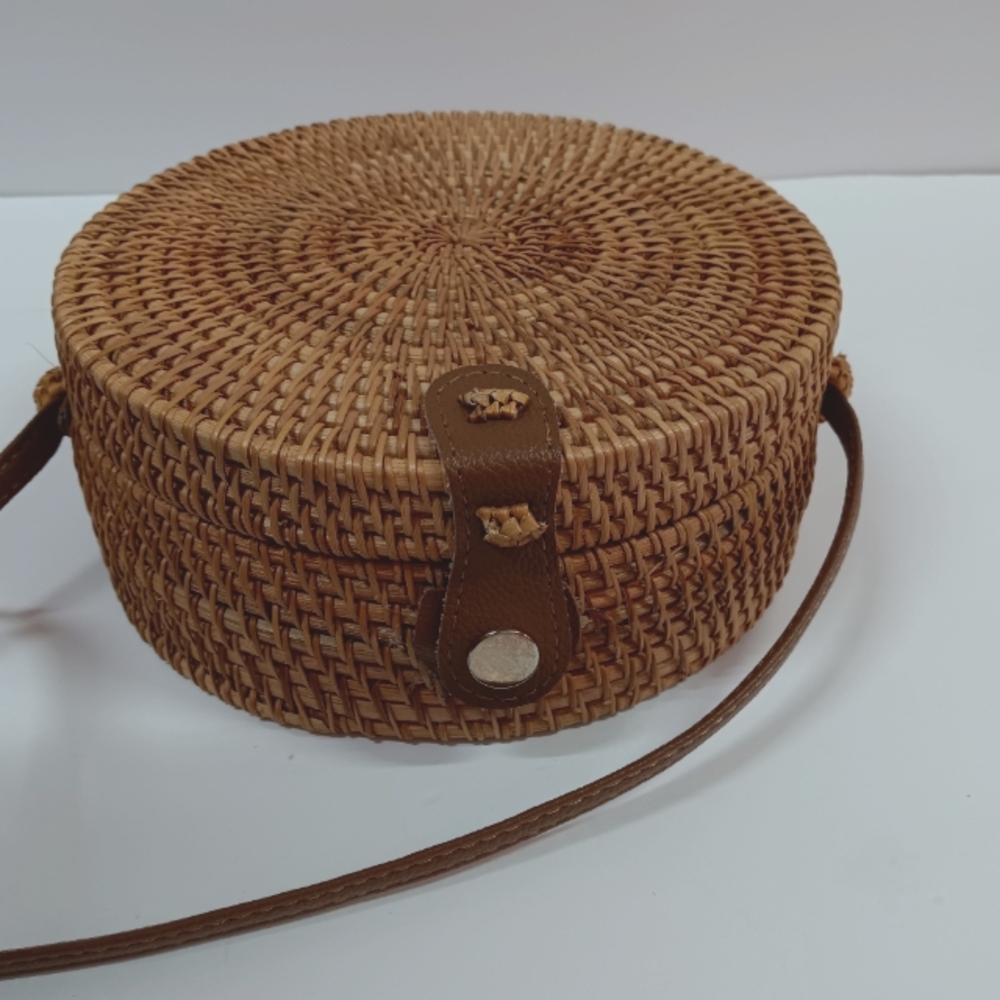 NWOT Round Wicker Crossbody Bag - Picture 2 of 8